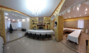Куренiвський Двiр